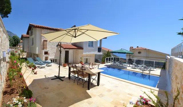 BookNoFees: Villa Frida – umění, hory a moře – Kalkan, Kas, Antalya