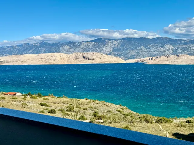 BookNoFees: Penthouse s výhledem na moře a pohoří Velebit – Pag