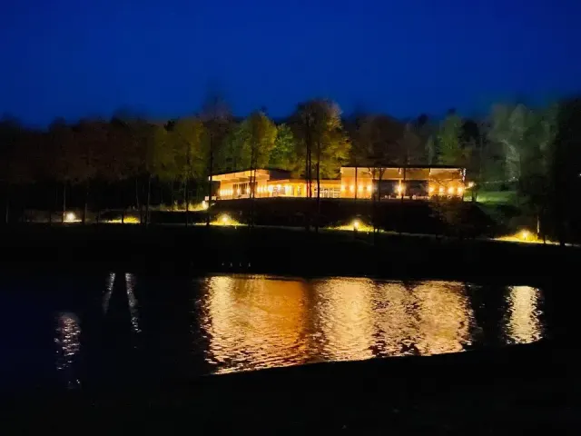 BookNoFees: Restaurace – H1 am See – Meschede-Berghausen – H1 u jezera, foto 3