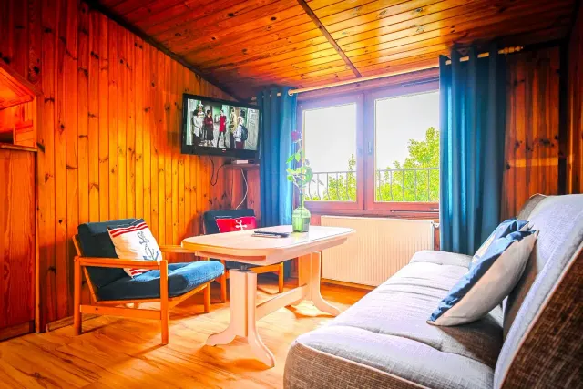 BookNoFees: Klidný dřevěný apartmán s terasou a zahradou – Jarosławiec