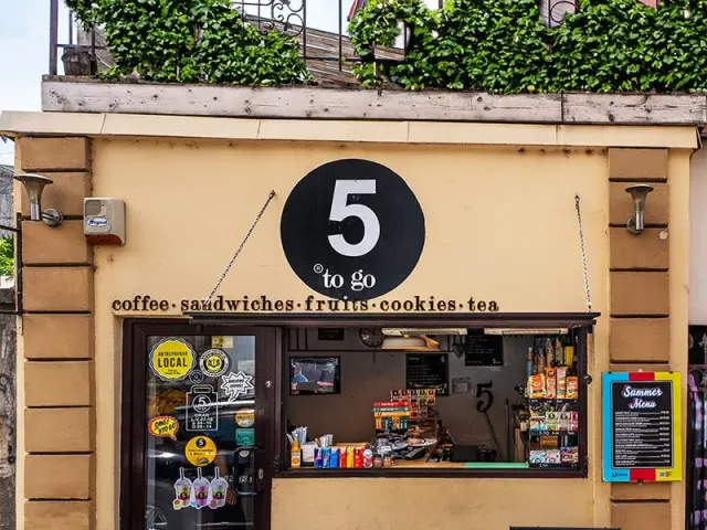BookNoFees: Kavárna – 5 to go – Bucharest – Zbývá 5, foto 2