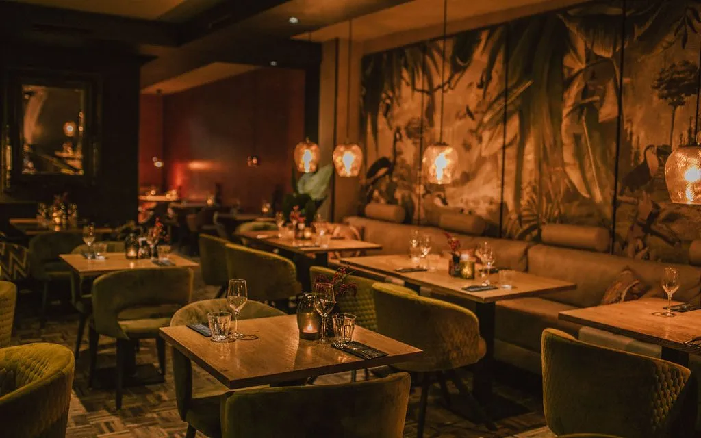 BookNoFees: Restaurace – Black and Blue – Amsterdam – Černá a modrá, foto 1