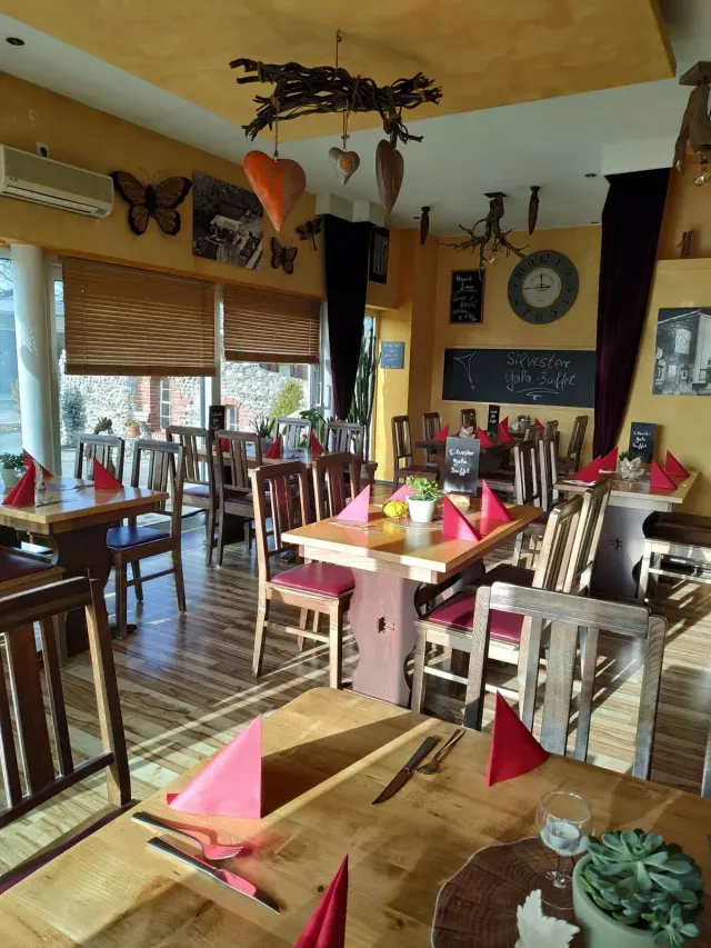 BookNoFees: Restaurace – Junkers Restaurant – Bad Sassendorf – Restaurace Junkers, foto 2