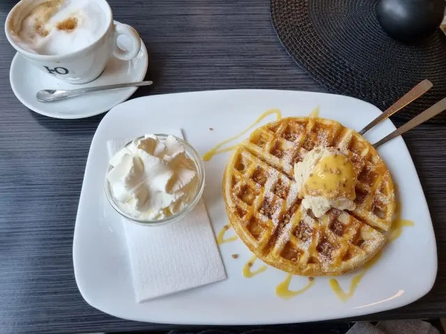 BookNoFees: Restaurace – Café & Bistro Am Brunnen – Fröndenberg – Kavárna a bistro Am Brunnen, foto 3