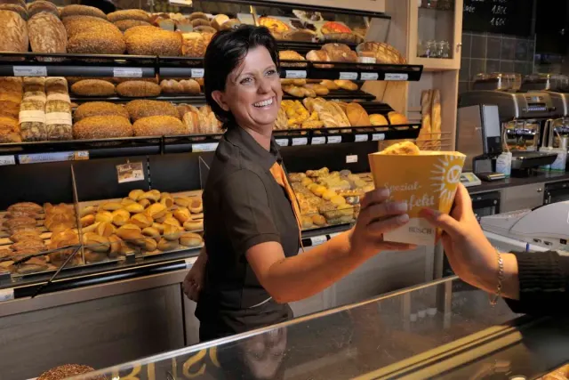 BookNoFees: Restaurace – Bäckerei Büsch – Nachrodt-Wiblingwerde – Pekárna Büsch, foto 3