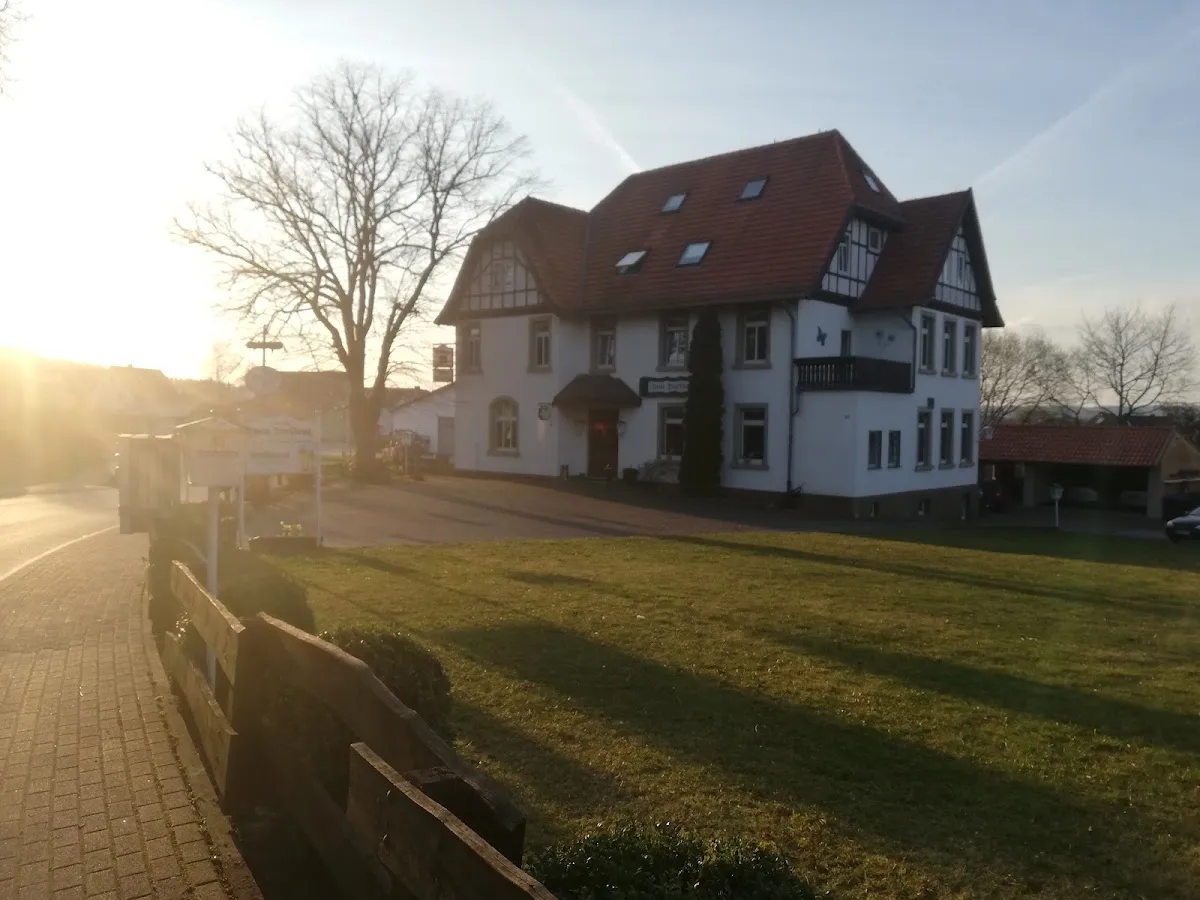 BookNoFees: Restaurace – Dorfkrug – Marsberg – Vesnická hospoda, foto 1