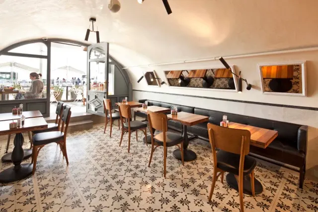 BookNoFees: Emirgan Sütiş, Istanbul