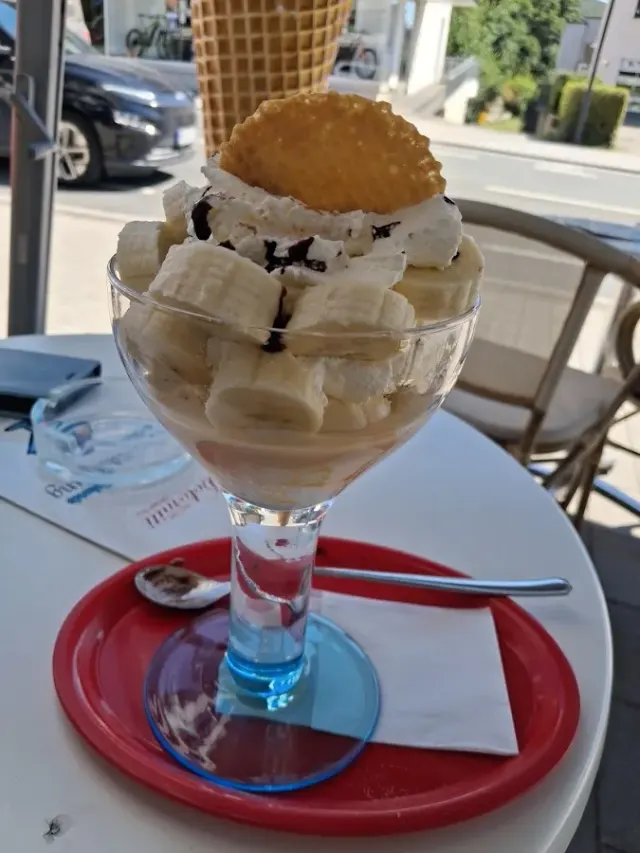 BookNoFees: Zmrzlina – Eiscafé Sergio Maschio – Olsberg – Kavárna Sergio Maschio, foto 2