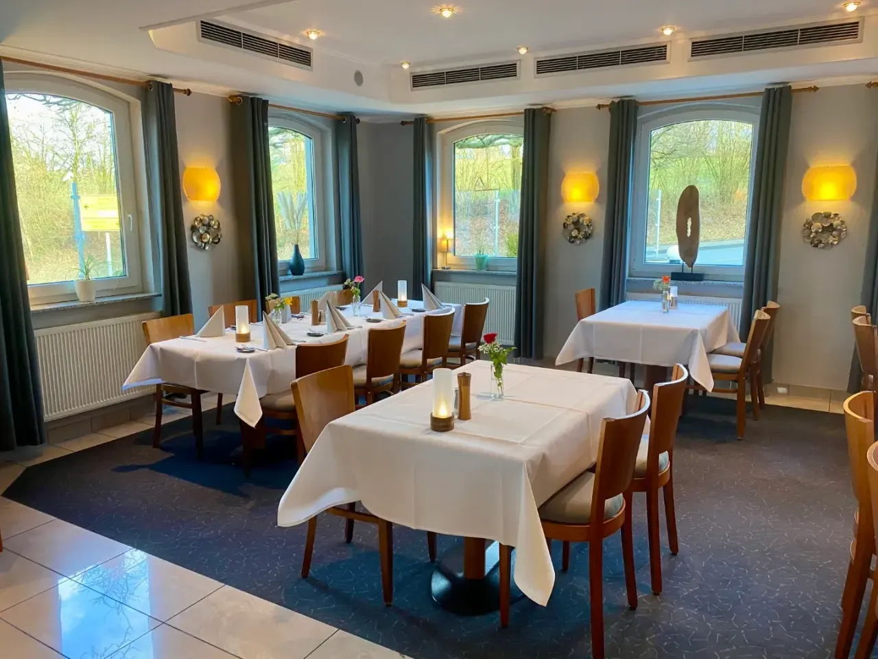 BookNoFees: Restaurace – Hotel-Restaurant Wilhelmshöhe – Neuenrade – Hotel a restaurace Wilhelmshöhe, foto 1
