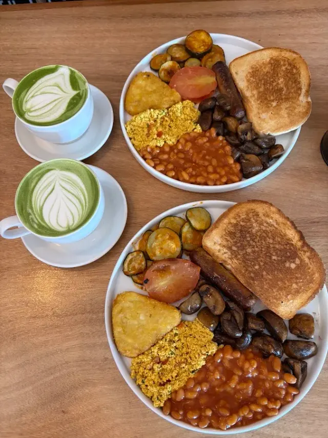BookNoFees: Kavárna – Black Cat Cafe – London – Kavárna Černá kočka, foto 2