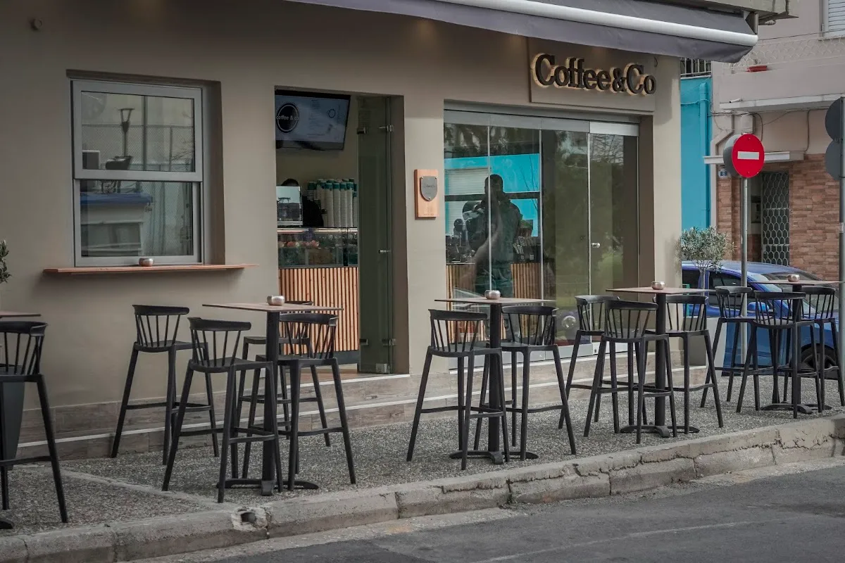 BookNoFees: Kavárna – Coffee & Co. – Athens – Coffee & Co., foto 1