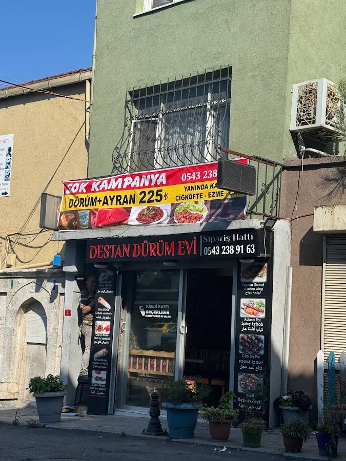 BookNoFees: Občerstvení – Dürümcü - Destan Kebap & Dürüm – Istanbul – Prodejna dürümů – Destan Kebap & Dürüm, foto 1