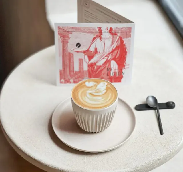 BookNoFees: Kavárna – Religion - Specialty coffee – Madrid – Náboženství – Speciální káva, foto 2