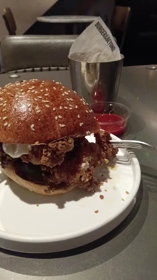 BookNoFees: Restaurace – Burger & Beyond – London – Burger a ještě něco navíc, foto 2