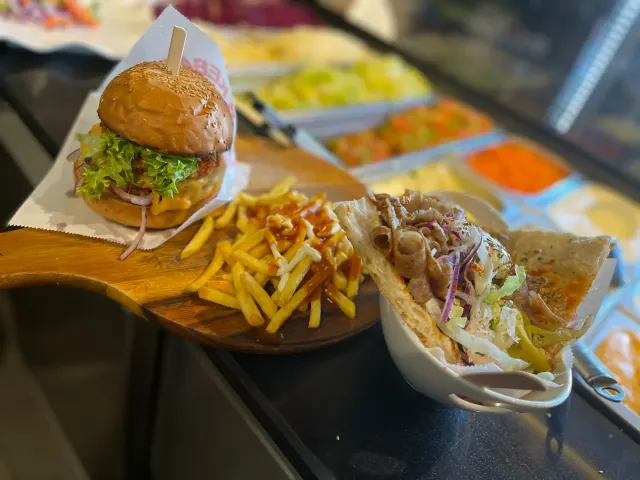 BookNoFees: Občerstvení – Pivaz Döner Pizza – Arnsberg-Neheim – Pivaz Döner Pizza, foto 2