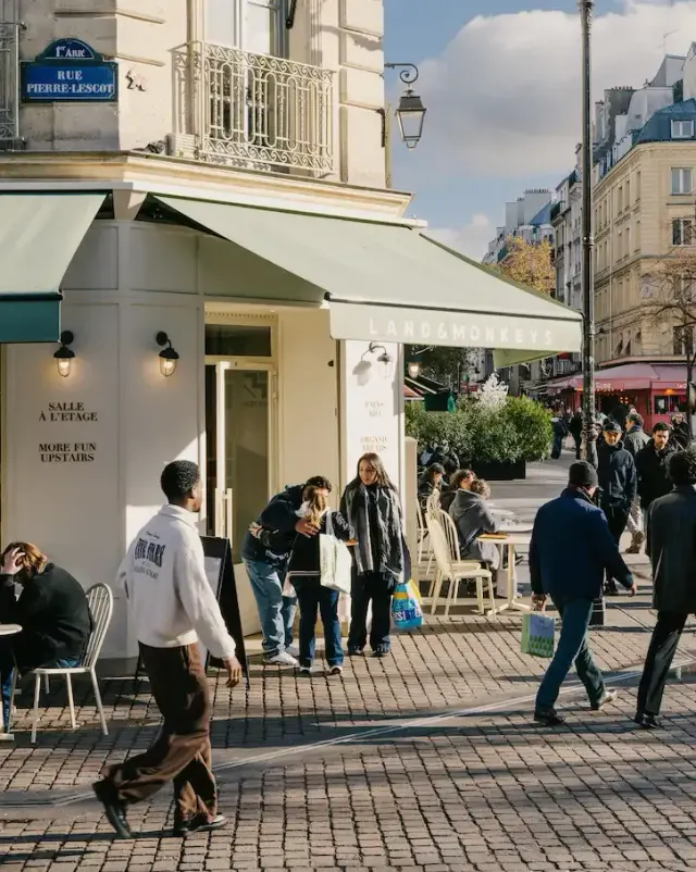 BookNoFees: Pekárna – Land & Monkeys – Paris – Země a opice, foto 3