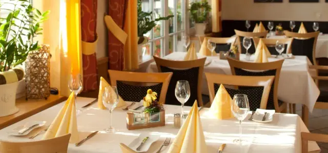 BookNoFees: Restaurace – Luckai Hotel & Restaurant – Meschede-Freienohl – Luckai Hotel & Restaurace, foto 2