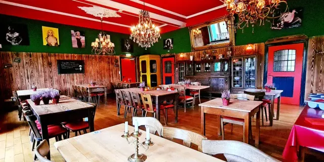 BookNoFees: Restaurace – Friedchens Gasthof – Warstein-Niederbergheim – Friedchenův hostinec, foto 2