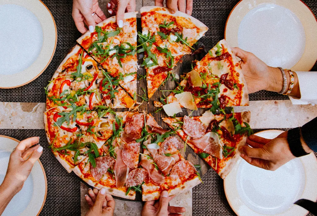 BookNoFees: Občerstvení – Almond Pizza – Bucharest – Mandlová pizza, foto 1