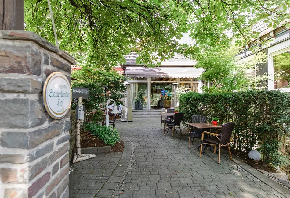 BookNoFees: Restaurace – Landhotel Sauerländer Hof – Eslohe-Wenholthausen – Venkovský hotel Sauerländer Hof, foto 1