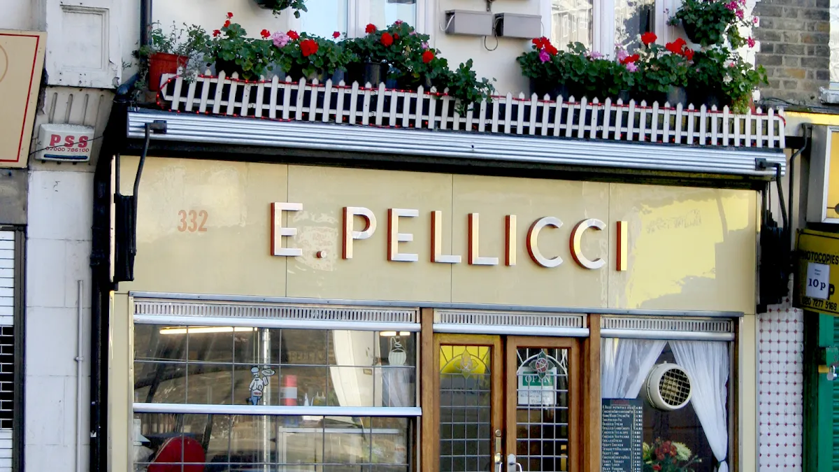 BookNoFees: Kavárna – E. Pellicci – London – E. Pellicci, foto 1