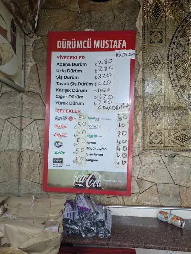 BookNoFees: Kavárna – Dürümcü Mustafa – Istanbul – Mustafa, prodejce dürümů, foto 3
