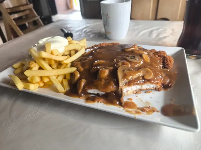 BookNoFees: Restaurace – Eichengrill & Bierpub – Datteln – Dubový gril a pivnice, foto 3