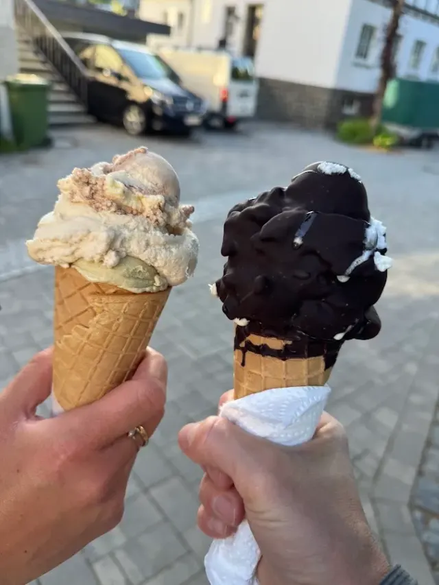 BookNoFees: Restaurace – Eiscafé Dolomiti – Eslohe – Eiscafé Dolomiti, foto 3