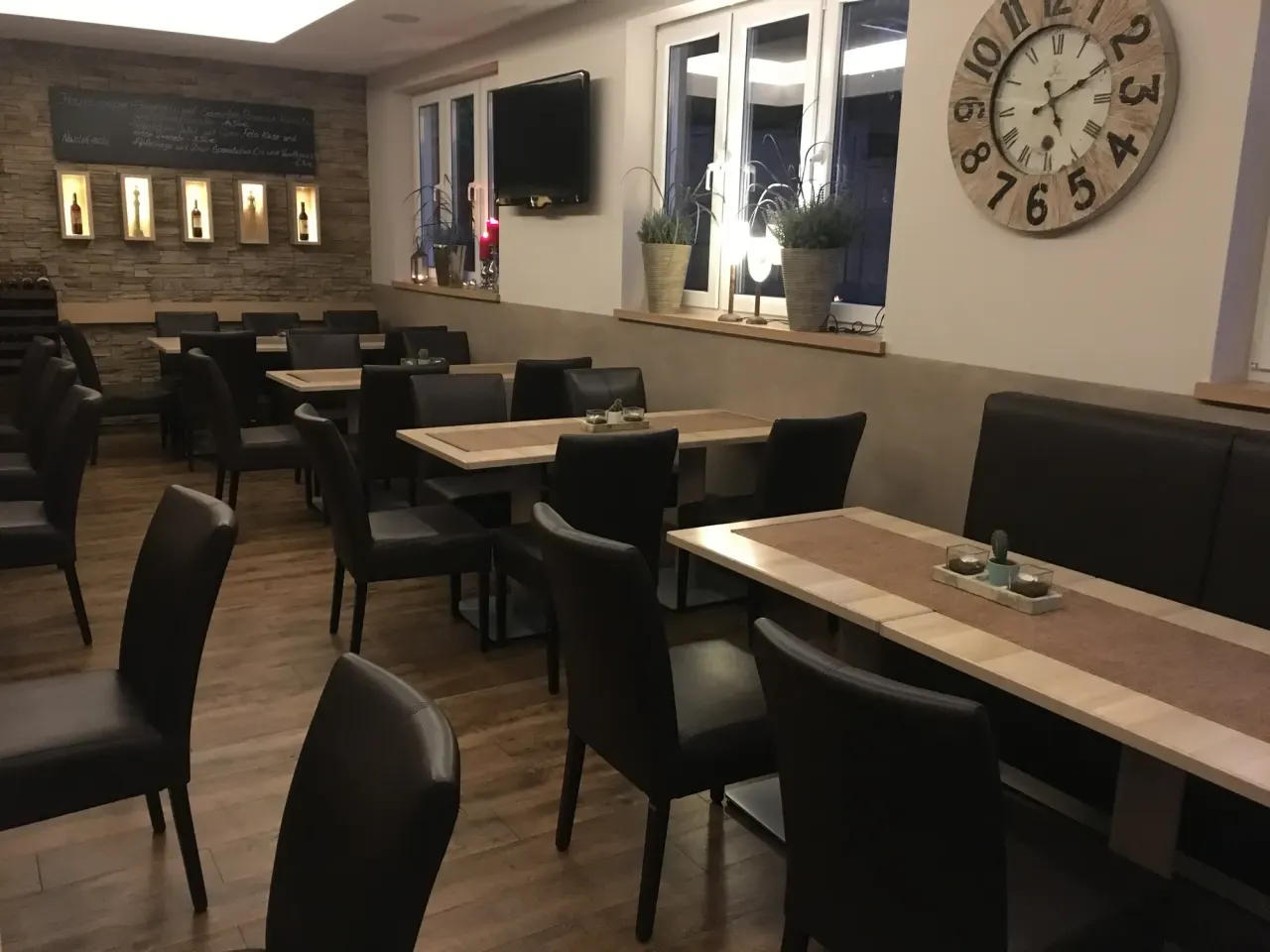 BookNoFees: Restaurace – Diablo – Eslohe – Ďábel, foto 1