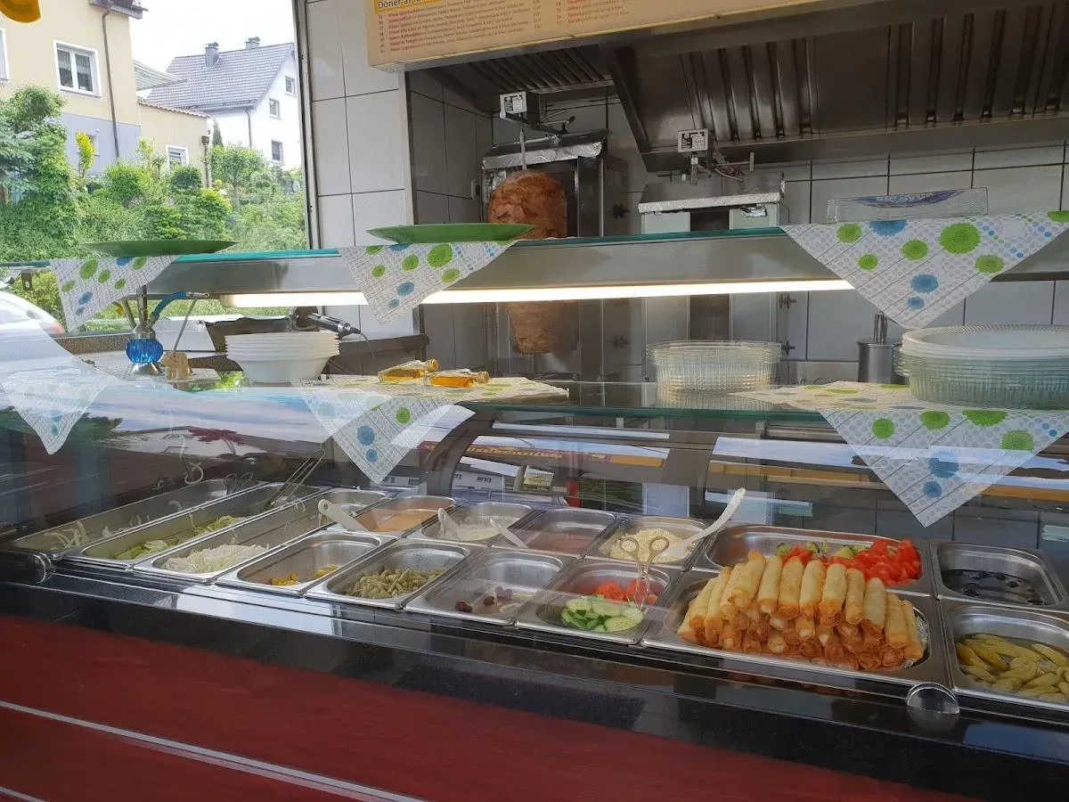 BookNoFees: Občerstvení – Schmeckt Lecker Imbiss – Meschede-Freienohl – Chutné občerstvení, foto 1