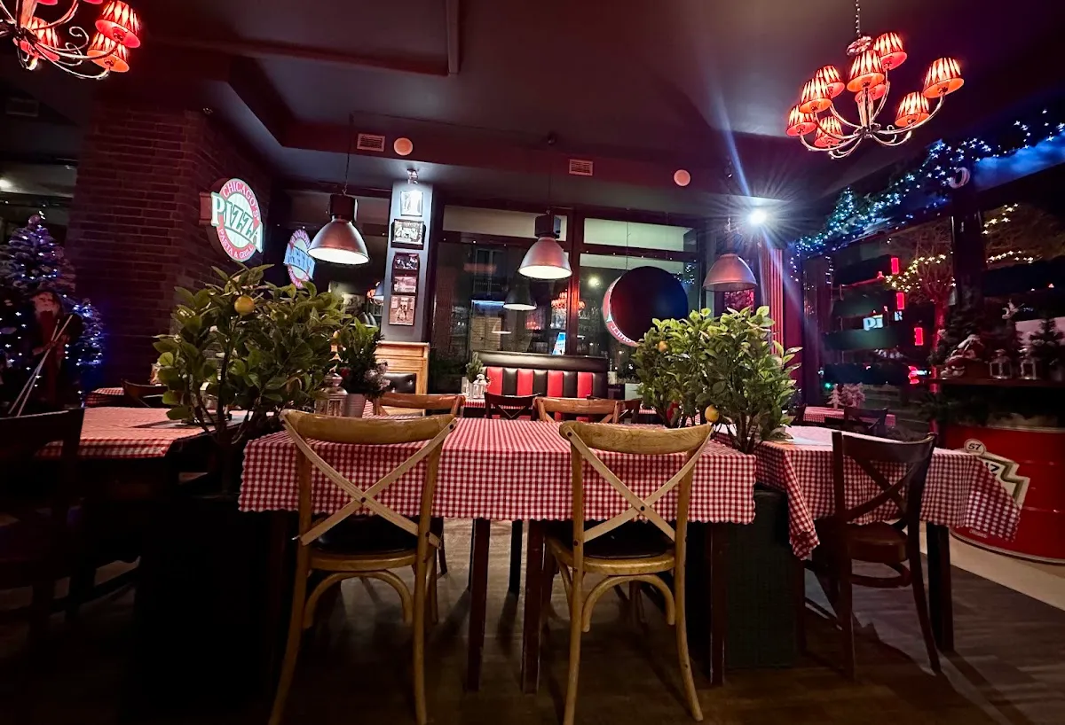 BookNoFees: Restaurace – Chicago's Pizza – Warsaw – Chicagská pizza, foto 1