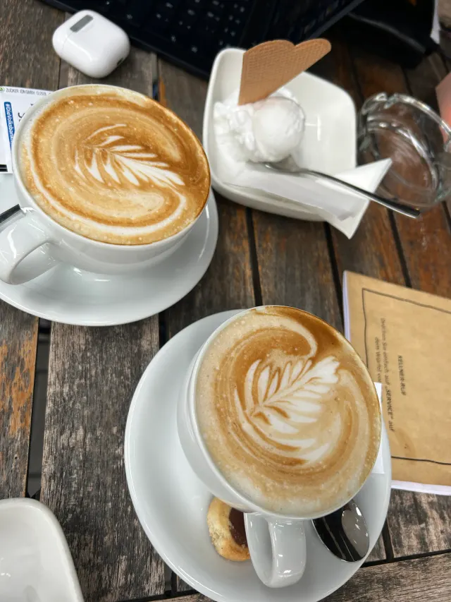 BookNoFees: Restaurace – Mirko am Brunnen – Arnsberg – Mirko u studny, foto 4
