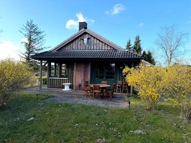 BookNoFees: Klidný dřevěný domeček s westernovým šarmem – Brekendorf
