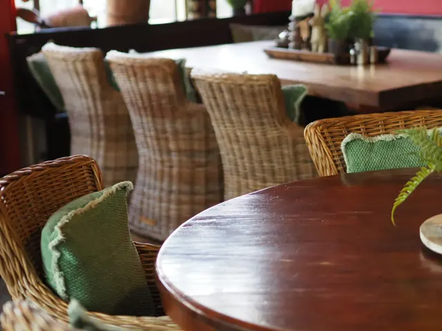 BookNoFees: Restaurace – Torhaus Möhnesee – Möhnesee-Delecke – Vstupní budova u jezera Möhnesee, foto 2