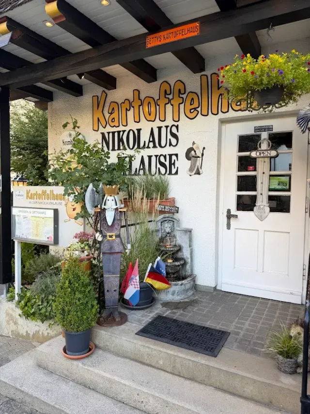 BookNoFees: Restaurace – Zur Nikolaus Klause — Das Kleine Kartoffelhaus – Olsberg – Zur Nikolaus Klause — Das Kleine Kartoffelhaus, foto 2