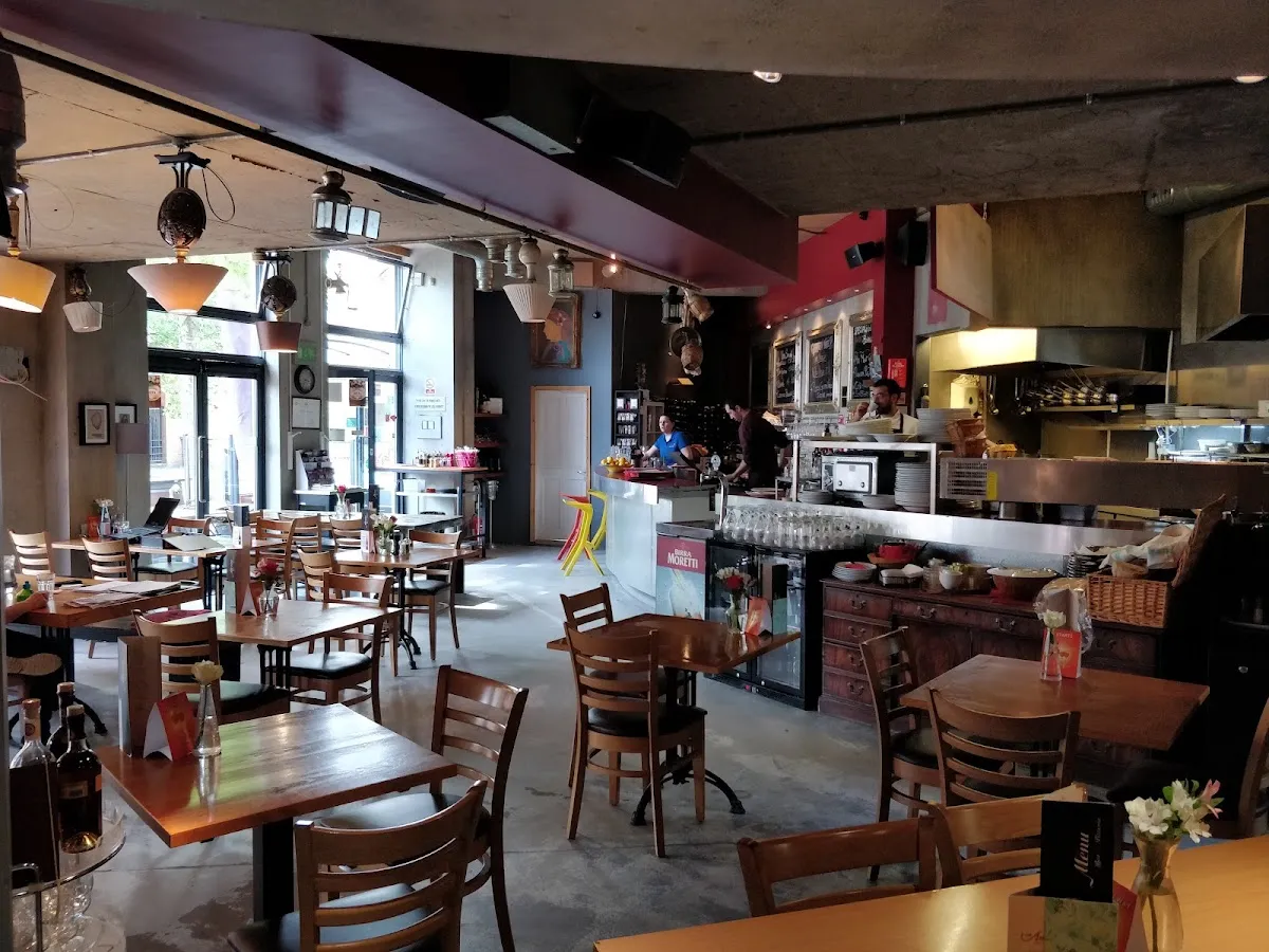 BookNoFees: Restaurace – Cafe Amisha – London – Kavárna Amisha, foto 1