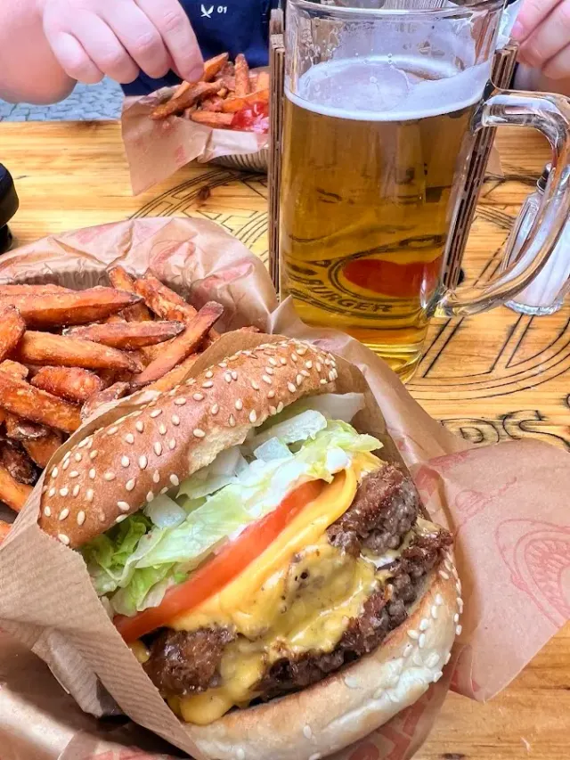 BookNoFees: Restaurace – Barrels Burgers & Beer – Stockholm – Barrels – hamburgery a pivo, foto 2