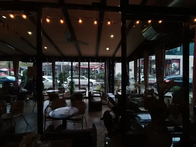 BookNoFees: Cafe bar Makumba, Zagreb