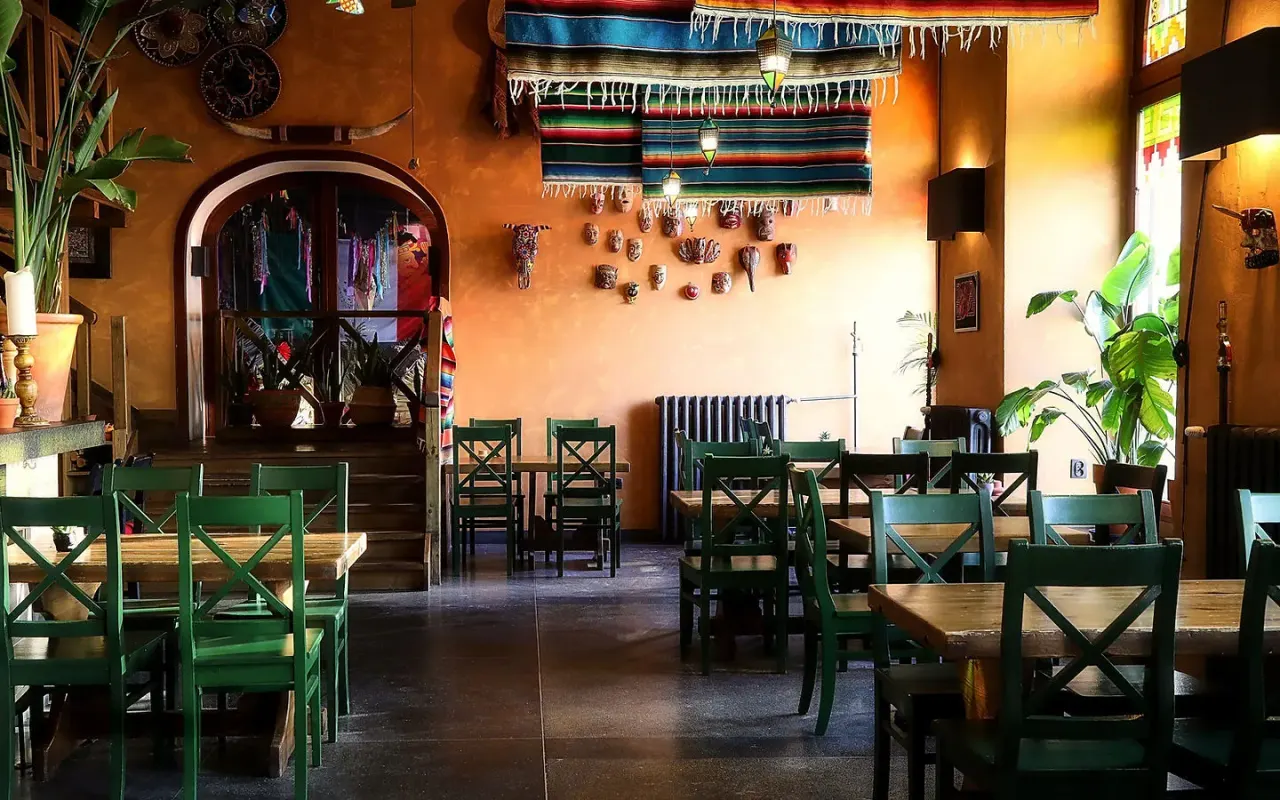 BookNoFees: Restaurace – El Popo – Warsaw – Papež, foto 1