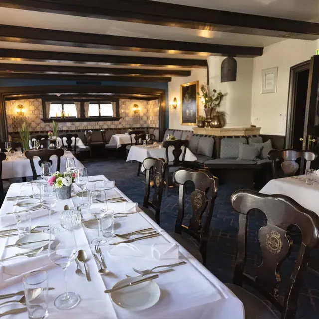 BookNoFees: Restaurace – Warsteiner Brauhaus Domschänke – Warstein – Pivovar Warsteiner – hospoda Domschänke, foto 3