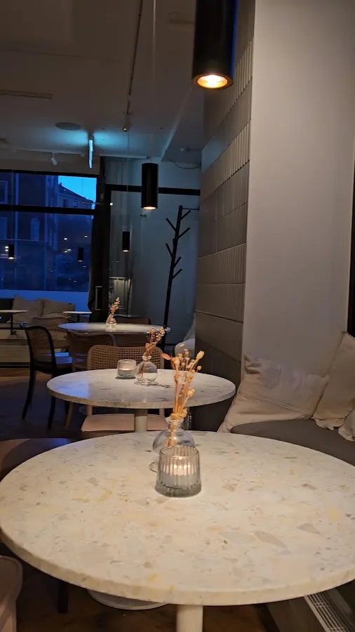 BookNoFees: Restaurace – Green Hippo – Helsinki – Zelený hroch, foto 2