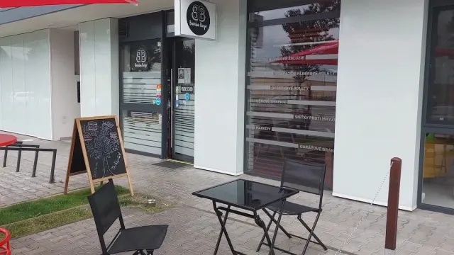 BookNoFees: Občerstvení – Bratislava Burger – Bratislava – Bratislavský burger, foto 3