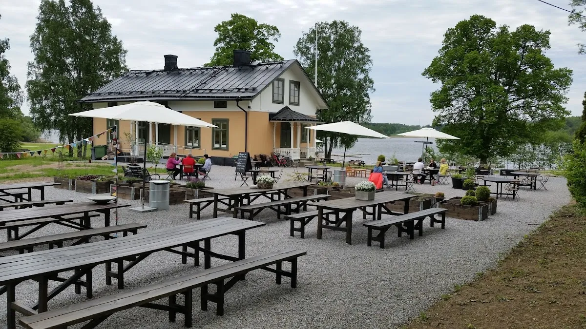 BookNoFees: Kavárna – Kanaans Trädgårdscafe – Stockholm – Kanaans zahradní kavárna, foto 1