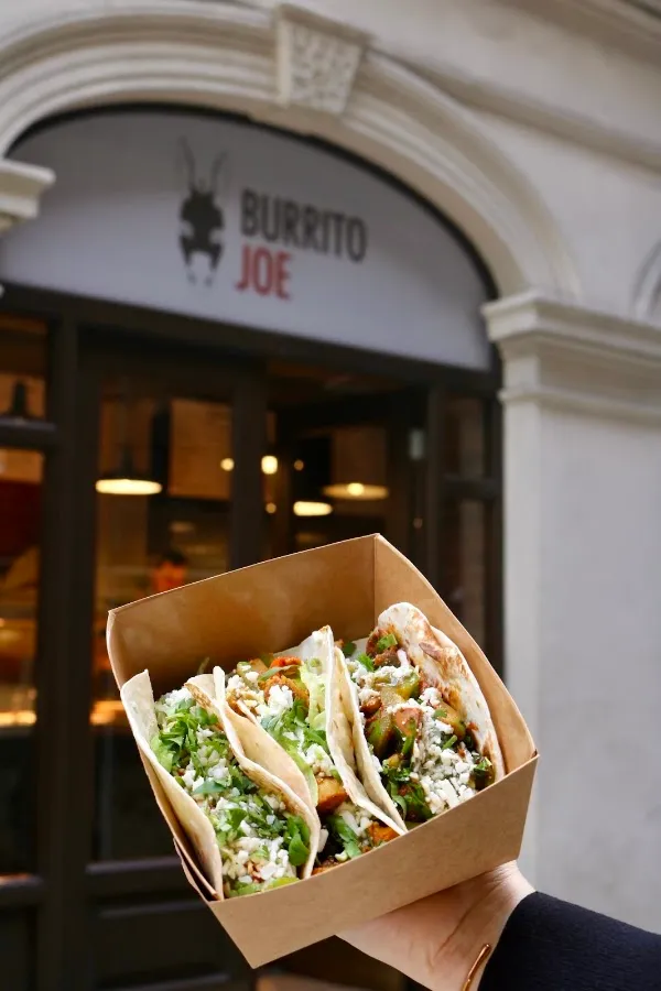 BookNoFees: Občerstvení – Burrito Joe – London – Burrito Joe, foto 3