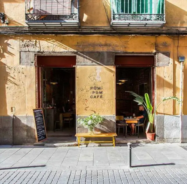 BookNoFees: Kavárna – Pum Pum Café – Madrid – Five Five Café, foto 2