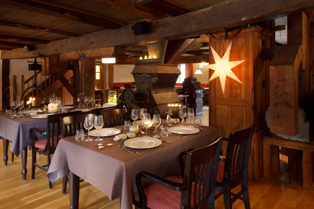 BookNoFees: Restaurace – Almer Schlossmühle – Brilon – Almerův zámecký mlýn, foto 1