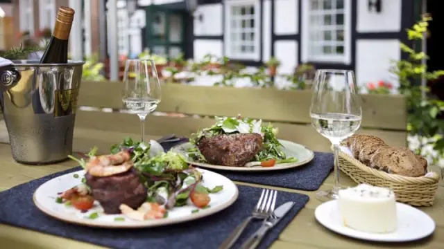 BookNoFees: Restaurace – Almer Schlossmühle – Brilon – Almerův zámecký mlýn, foto 2