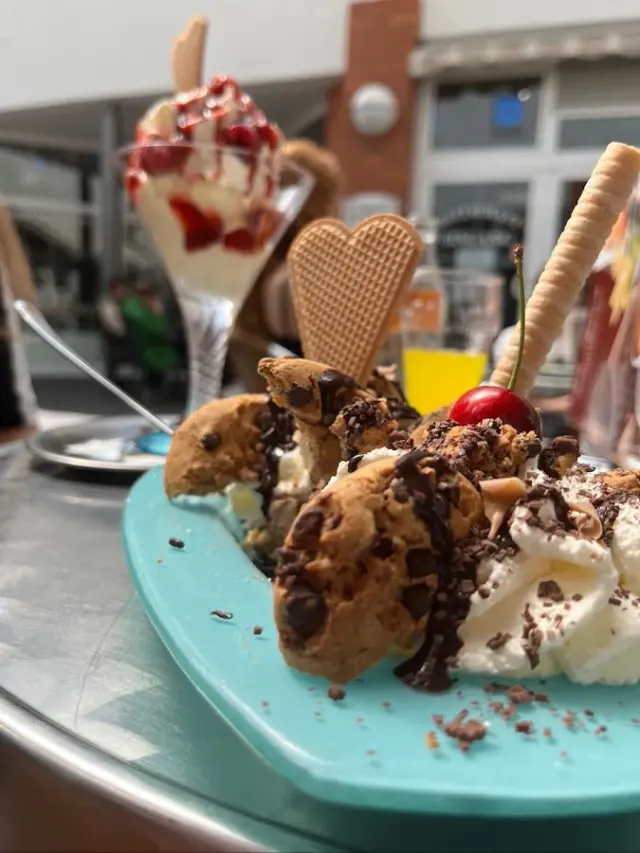 BookNoFees: Restaurace – Eis-Café San Marco – Arnsberg-Hüsten – Eis-Café San Marco, foto 3