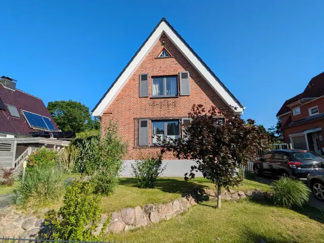 BookNoFees: Prostorná dvojdomek s klidnou atmosférou – Lübeck