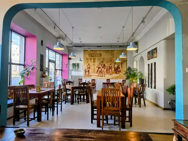 BookNoFees: Restaurace – Kalyan – Warsaw – Ulice, foto 3